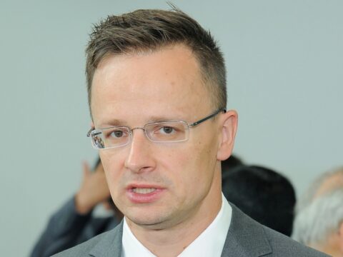 Ukraynada dərhal atəşkəs olmalıdır – Macarıstan XİN başçısı