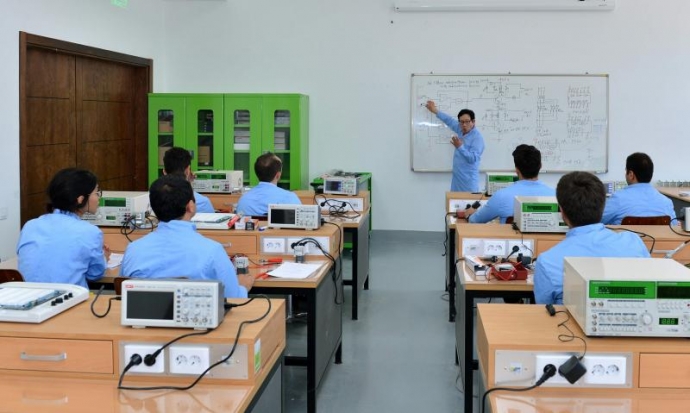 3 peşə məktəbi publik hüquqi şəxsə çevrildi 3 peşə məktəbi publik hüquqi şəxsə çevrildi