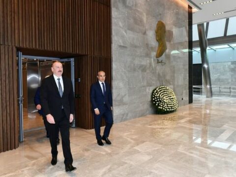 İlham Əliyev Əmlak Məsələləri Dövlət Xidmətinin yeni inzibati binasının açılışında iştirak edib