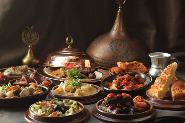 Spirtli içki verilən restoranlarda iftar menyusu təklif olunması düzgündürmü? Spirtli içki verilən restoranlarda iftar menyusu təklif olunması düzgündürmü?