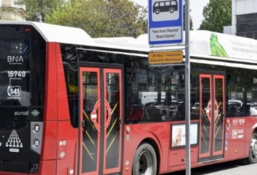 200-dən çox avtobus tıxacda qalıb