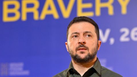 Zelenski rus idmançıları “qara siyahı”ya saldı 