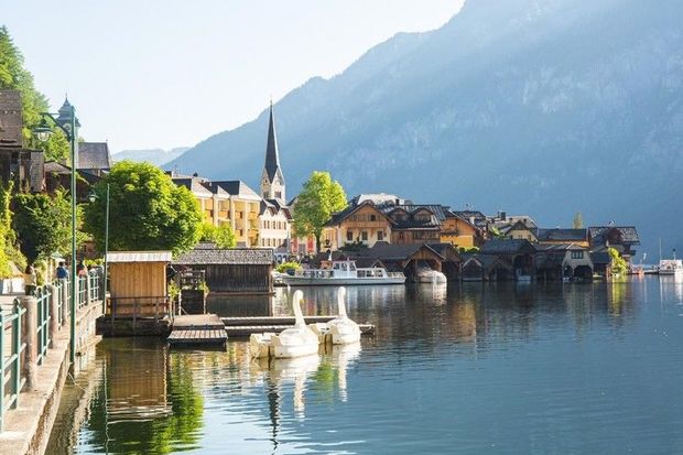 Alp dağları, dağ gölü, zəncəfilli nağıl evlər: Dünyanın ən gözəl kəndindən REPORTAJ