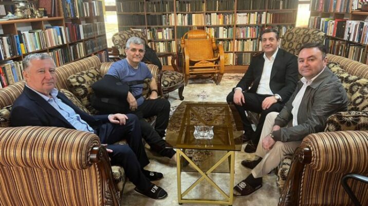 Deputatlar Fazil Mustafaya baş çəkdi