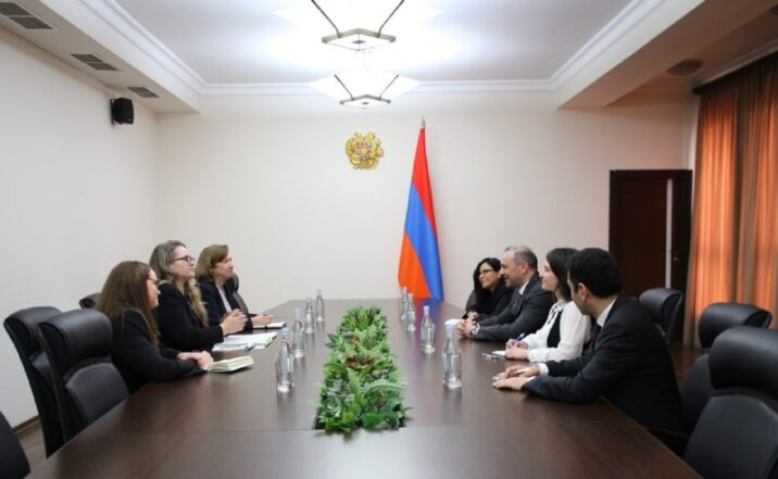 Qriqoryan İrəvanda səfərdə olan ABŞ rəsmisi ilə görüşdü