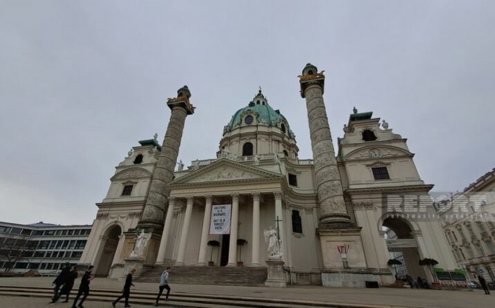 Taun və Qızıl Ordu üçün ucaldılmış abidələr və əzəmətli kilsələr