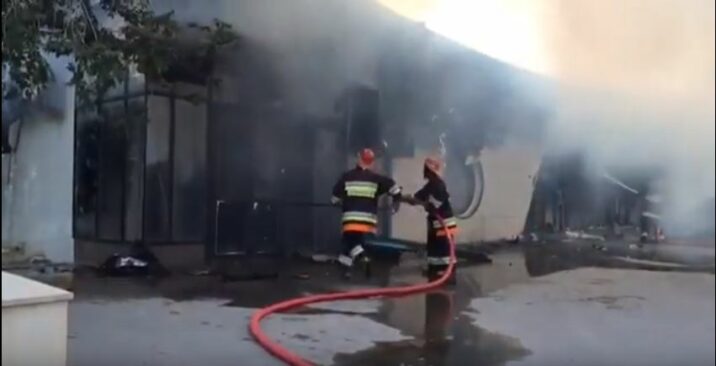 Sumqayıtda mağaza yandı