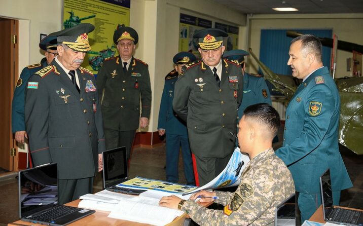 Müdafiə naziri Almatıda Quru Qoşunlarının Hərbi İnstitutunu ziyarət edib