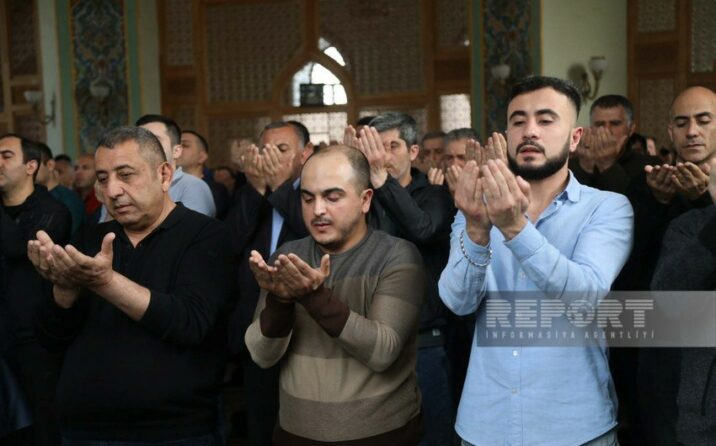“Təzə Pir” məscidində bayram namazı qılınıb