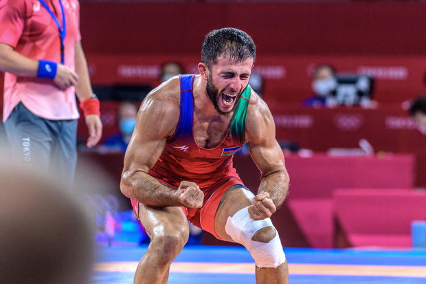 Beş güləşçimiz mübarizəyə başlayır, üçü final görüşünə çıxacaq