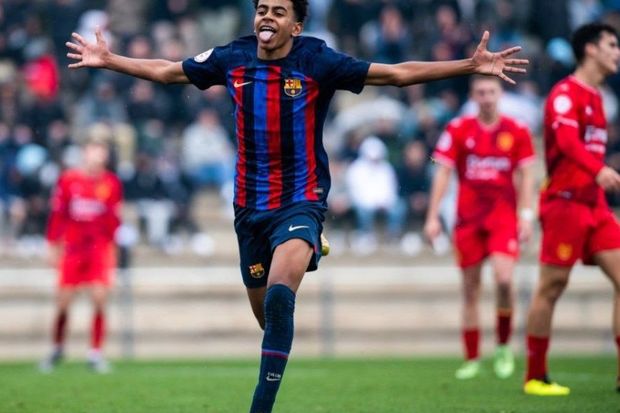 “Barselona” “Atletiko” ilə oyun üçün heyətə 15 yaşlı futbolçu daxil etdi