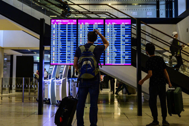 Berlin aeroportunun fəaliyyəti iflic oldu