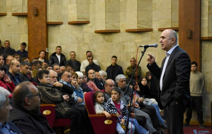 Arayik və Qurgendən ümidini üzənlər Bakı türməsinin dadını bilən Samvelin başına toplaşdı…-FOTO