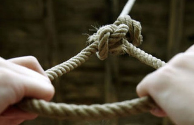 26 yaşlı qadın özünü asdı 