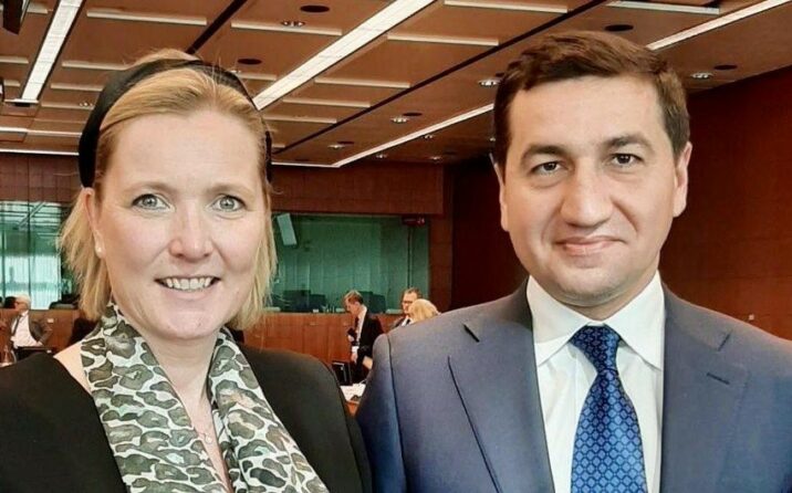 Prezidentin köməkçisi komitə sədri ilə görüşdü 