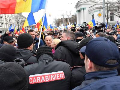 Müxalifət Moldovada mitinqlərə başladı