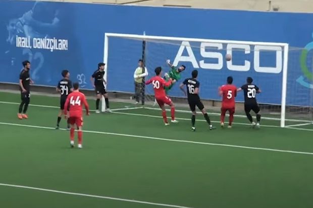 Azərbaycan çempionatında yaşıl meydanlarda nadir görünən qol vuruldu