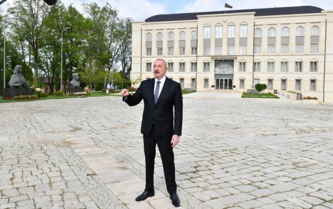 “Heç Hitler faşist Almaniyasında ermənilərin bu gün əldə etdiyi 99,9 faizlik göstəriciyə nail ola bilməmişdi…” “Heç Hitler faşist Almaniyasında ermənilərin bu gün əldə etdiyi 99,9 faizlik göstəriciyə nail ola bilməmişdi…”