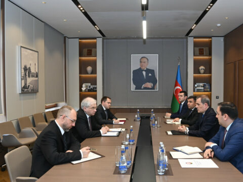 Nazir Lavrovun müavini ilə sülhü müzakirə etdi