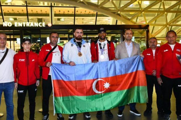 Azərbaycan boksçuları dünya çempionatından iki medalla qayıtdılar: “Hakimlərin ədalətsizliyi olmasaydı…”