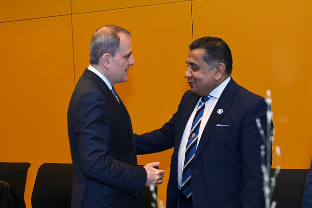 Ceyhun Bayramov Tariq Mahmud Əhməd ilə görüşüb