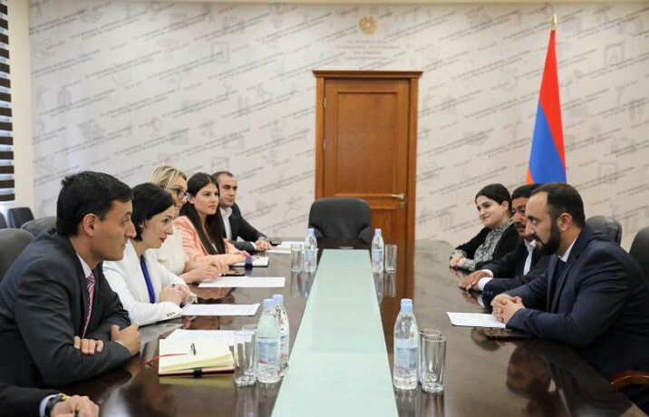 Yezidi kürdlər Ermənistan hökumətinə yarınmağa məcbur edildi…-FOTO