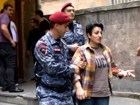 Paşinyanın oğlunu “oğurlayan” əsgər anası aclıq aksiyasına başladı