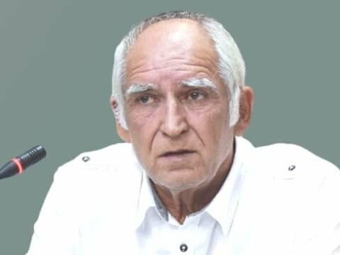 Biz odu qoyub, külü ilə oynayırıq…