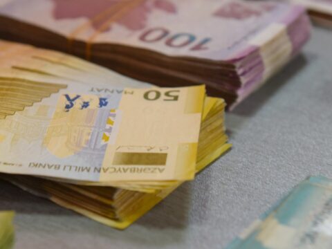 Dövlət büdcəsinin kəsiri 210 milyon manat çox olacaq