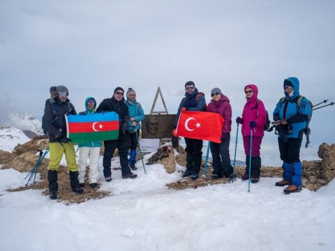 “Azərlotereya”nın bir qrup əməkdaşı “Heydər Zirvəsi”nə yürüş edib