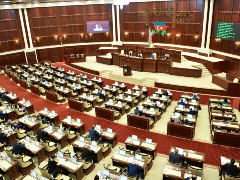 Milli Məclisin iclası başladı 