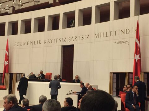 Türkiyə parlamenti sabah andiçmə ilə işə başlayır