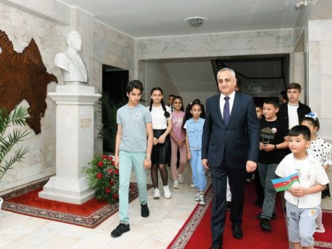Prezidentin nümayəndəsi şəhid, qazi övladları, sağlamlıq imkanları məhdud uşaqlarla görüşüb