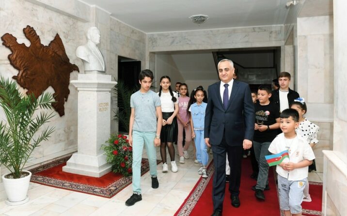 Prezidentin nümayəndəsi şəhid, qazi övladları, sağlamlıq imkanları məhdud uşaqlarla görüşüb Prezidentin nümayəndəsi şəhid, qazi övladları, sağlamlıq imkanları məhdud uşaqlarla görüşüb