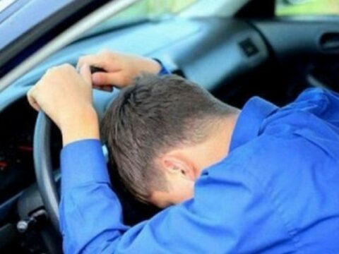 Sürücünün ürəyi tutdu – Qəza törətdi