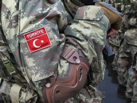 Türkiyə Kosovaya hərbi kontingent göndərir