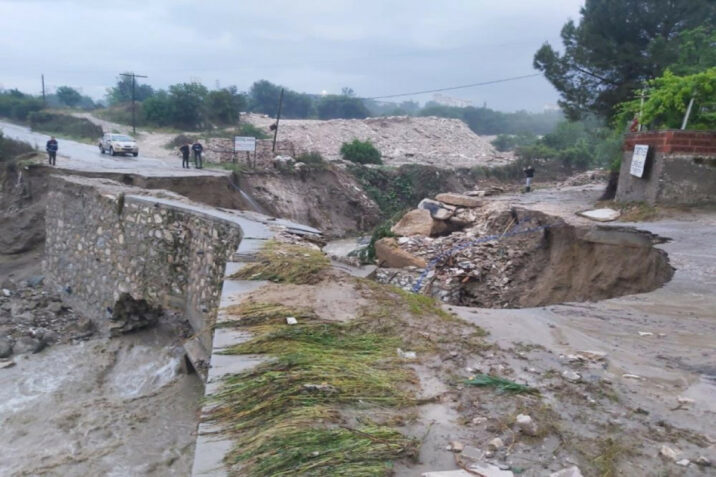Türkiyədə sel nəticəsində yol çöküb, evlər su altında qalıb Türkiyədə sel nəticəsində yol çöküb, evlər su altında qalıb
