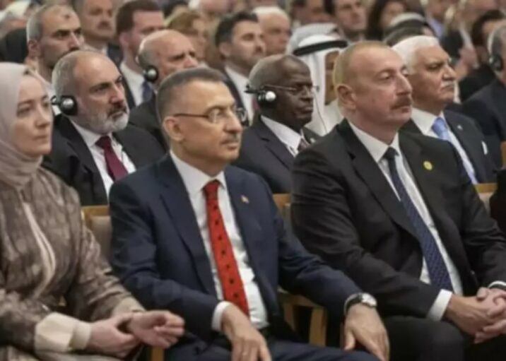 Ərdoğanın andiçməsində Paşinyanın niyə 2-ci sırada əyləşməsinə rəsmi izahat verildi… Ərdoğanın andiçməsində Paşinyanın niyə 2-ci sırada əyləşməsinə rəsmi izahat verildi…