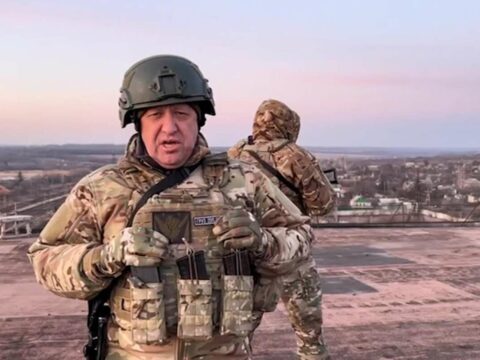 “Vaqnerçilər” Rusiya ordusu ilə açıq döyüşə girib, peşəkar zabit keçmiş məhbuslara əsir düşüb