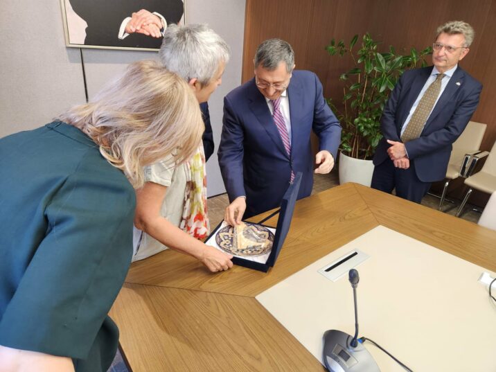 Xələf Xələfov Almaniya səfiri və Höte İnstitutunun rəhbəri ilə görüşdü Xələf Xələfov Almaniya səfiri və Höte İnstitutunun rəhbəri ilə görüşdü