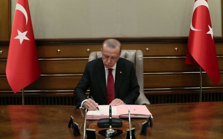 Ərdoğan 13 universitetə rektor təyin edib Ərdoğan 13 universitetə rektor təyin edib