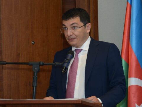 Nazir müavini qiymət artımından DANIŞDI