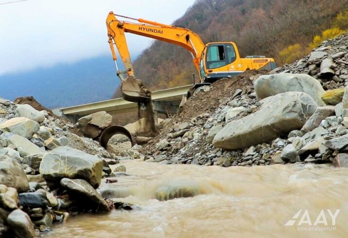 Qaşqaçay üzərində yerləşən suötürücü borular bərpa olundu Qaşqaçay üzərində yerləşən suötürücü borular bərpa olundu