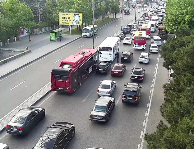 100-dən çox avtobus TIXACDA gözləyir 100-dən çox avtobus TIXACDA gözləyir