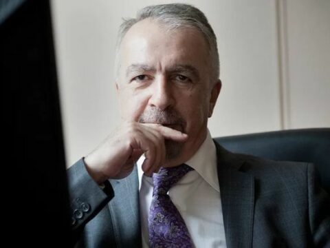 General Savostyanov: “Rusiyada dövlətin tikişi sökülür”