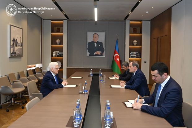 Ceyhun Bayramov Rusiya səfirini Azərbaycandakı diplomatik fəaliyyətinin bitməsi münasibətilə qəbul edib Ceyhun Bayramov Rusiya səfirini Azərbaycandakı diplomatik fəaliyyətinin bitməsi münasibətilə qəbul edib