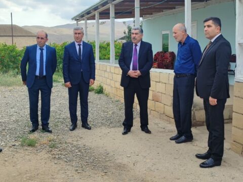 Hacıqabulun icra başçısı şəhid ailəsini ziyarət edib