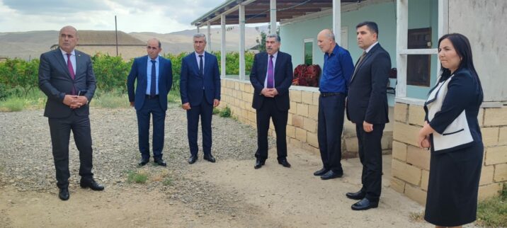 Hacıqabulun icra başçısı şəhid ailəsini ziyarət edib Hacıqabulun icra başçısı şəhid ailəsini ziyarət edib