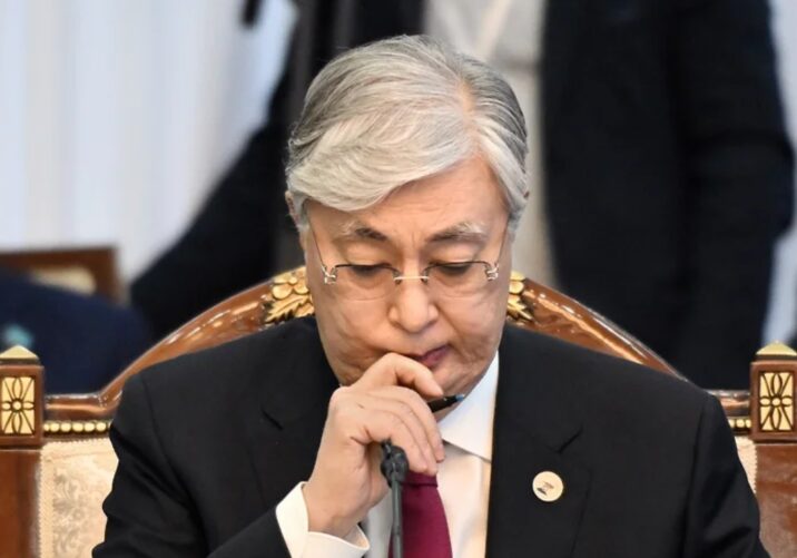 Tokayev Putinin tədbirinə getməkdən imtina etdi Tokayev Putinin tədbirinə getməkdən imtina etdi