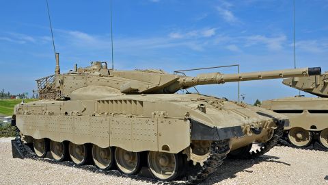 İsrail ilk dəfə Avropaya yerli tanklarını satacaq İsrail ilk dəfə Avropaya yerli tanklarını satacaq
